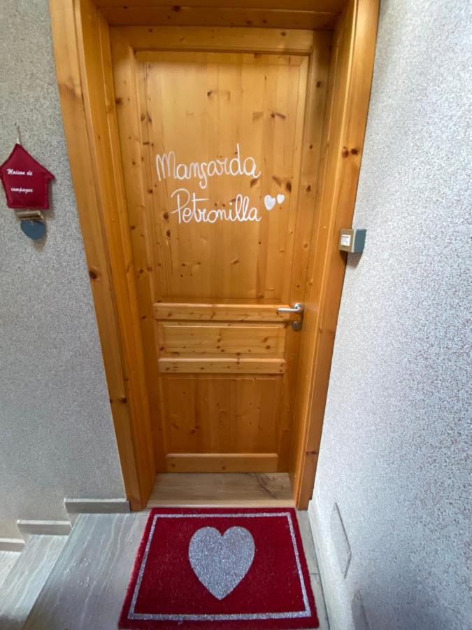Апартаменти Mansarda Petronilla П'яццаторре Екстер'єр фото